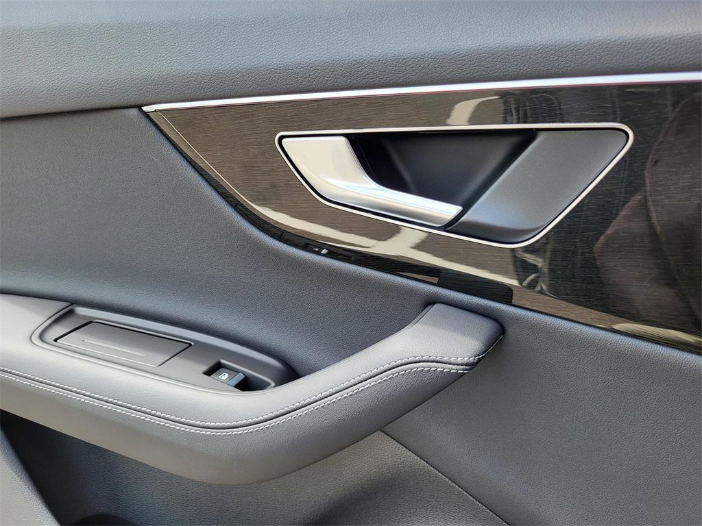 new 2025 Audi Q7 car, priced at $72,360