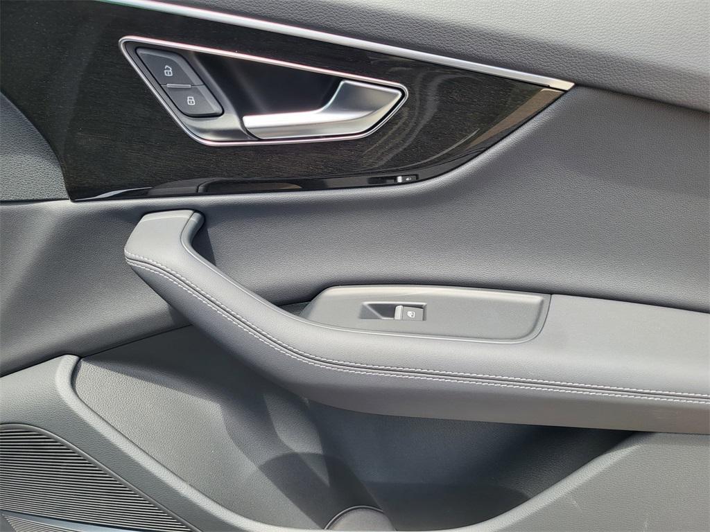 new 2025 Audi Q7 car, priced at $72,360