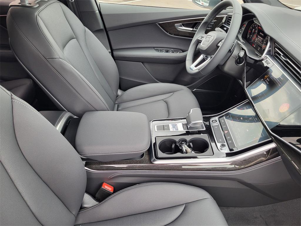 new 2025 Audi Q7 car, priced at $72,360