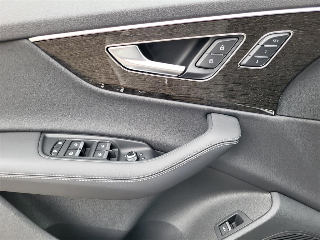 new 2025 Audi Q7 car, priced at $72,360