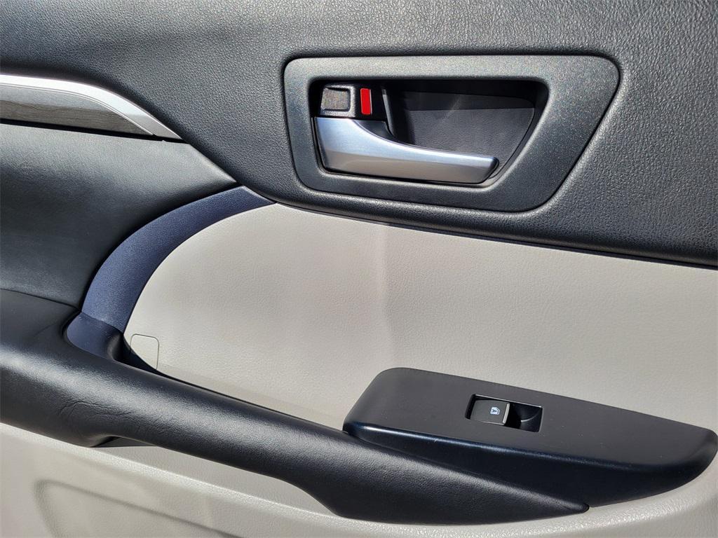 used 2019 Toyota Highlander car, priced at $17,201