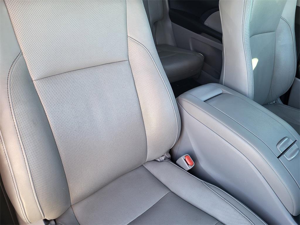 used 2019 Toyota Highlander car, priced at $17,201