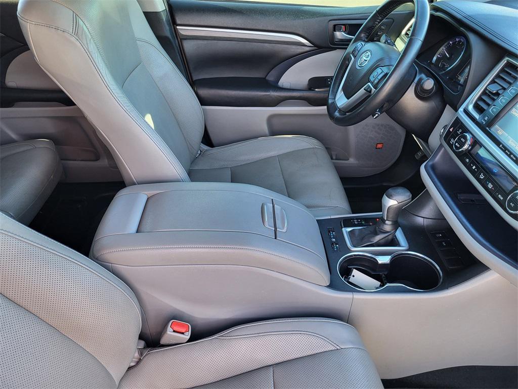 used 2019 Toyota Highlander car, priced at $17,201