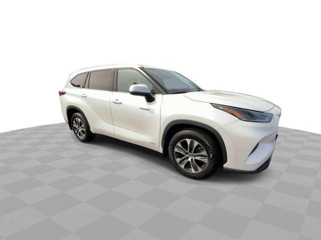 used 2021 Toyota Highlander Hybrid car, priced at $35,500