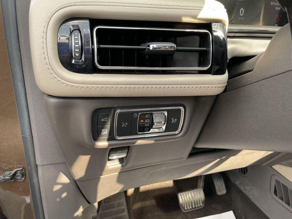 used 2022 Lincoln Nautilus car, priced at $36,000