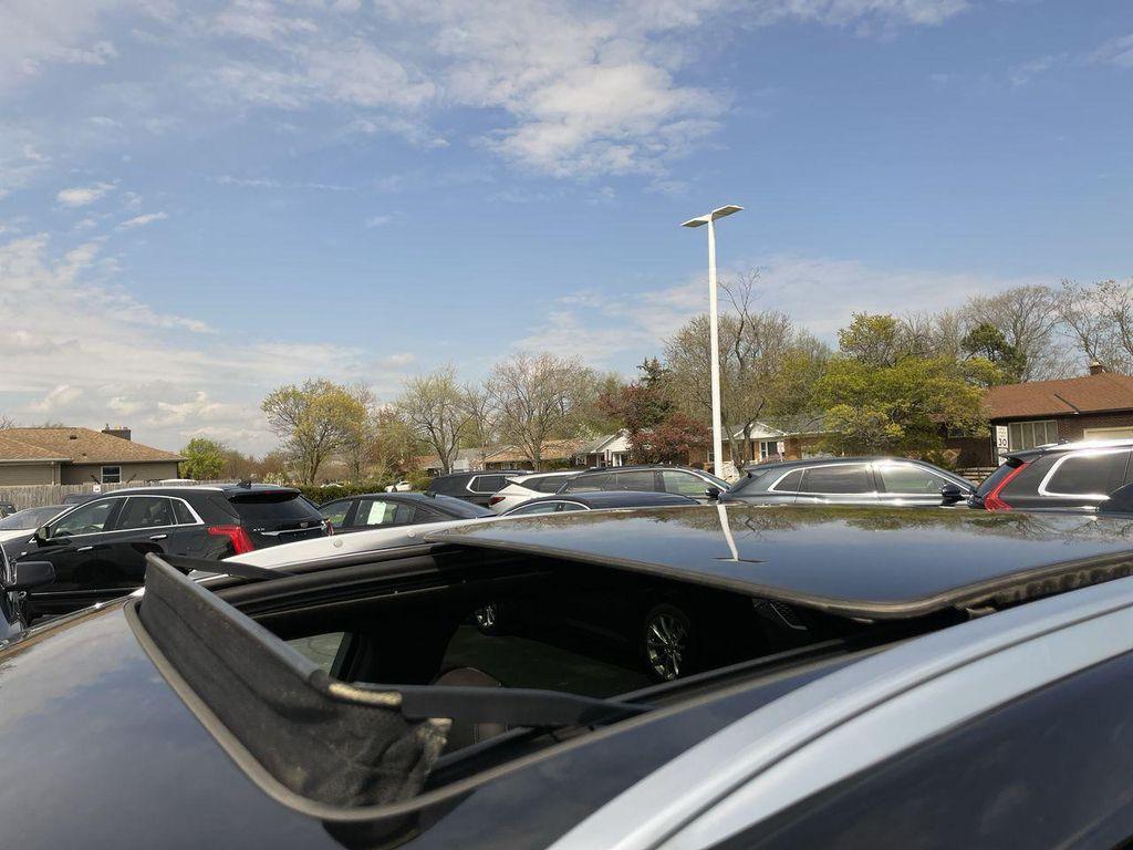 used 2022 Cadillac XT5 car, priced at $31,000