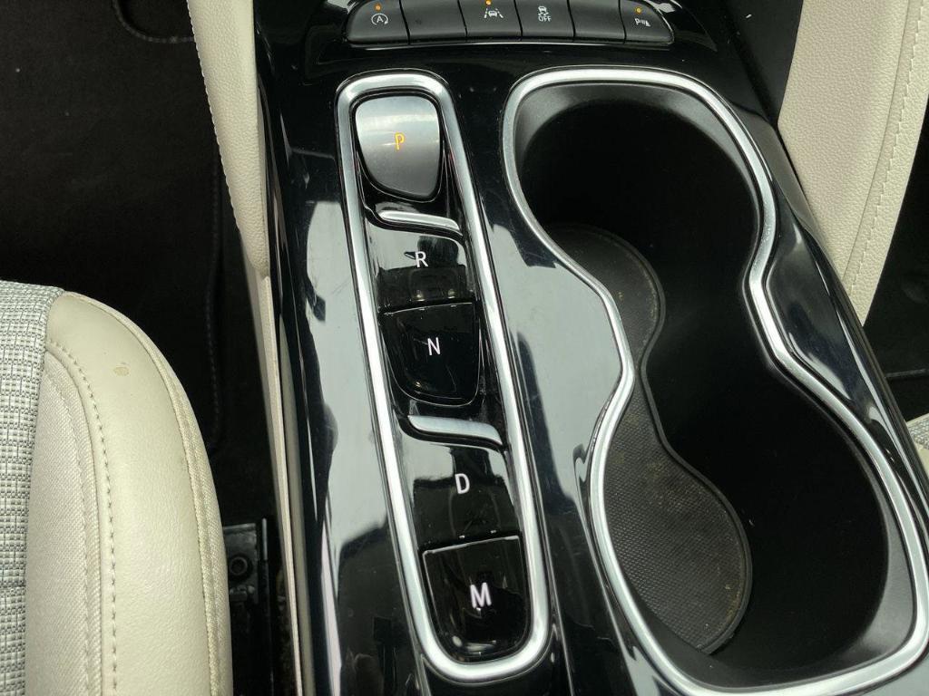 used 2022 Buick Envision car, priced at $20,000