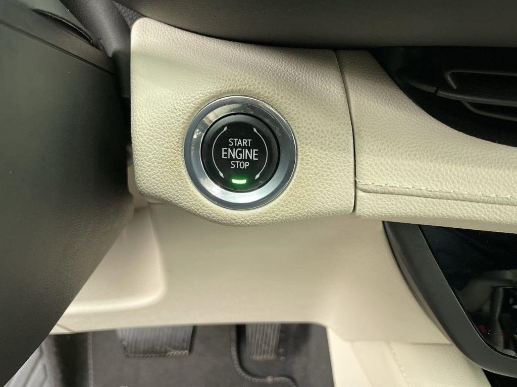 used 2022 Buick Envision car, priced at $20,000