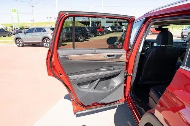 new 2025 Volkswagen Atlas car, priced at $55,956