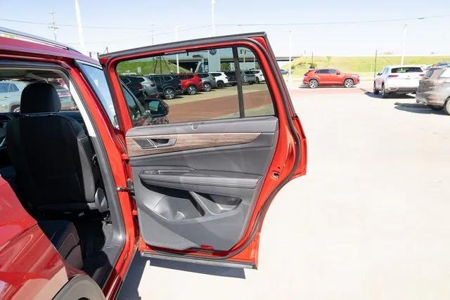 new 2025 Volkswagen Atlas car, priced at $55,956