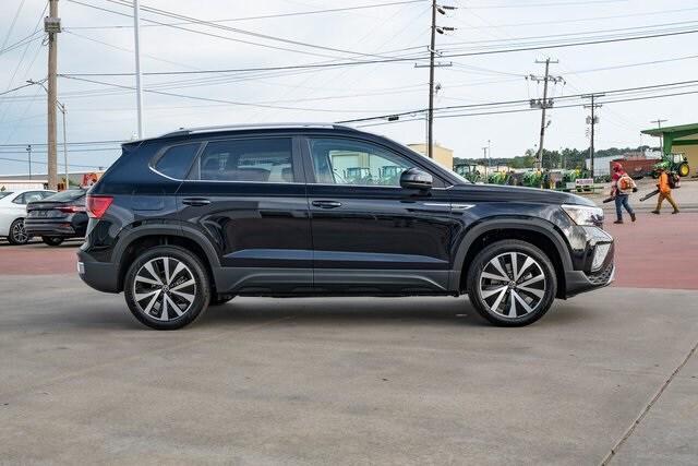 new 2024 Volkswagen Taos car, priced at $28,253