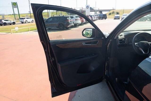 new 2026 Volkswagen Atlas car, priced at $40,086