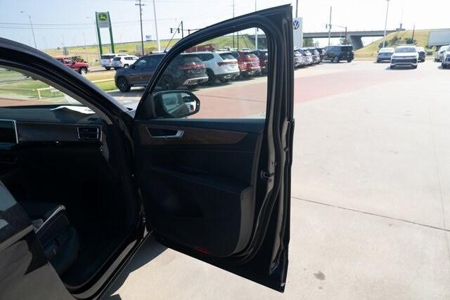 new 2026 Volkswagen Atlas car, priced at $40,086