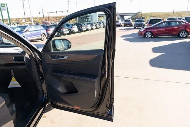 new 2025 Volkswagen Atlas car, priced at $49,953