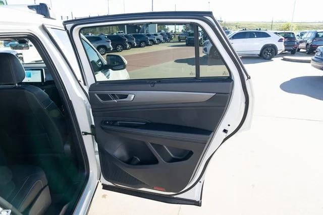 new 2026 Volkswagen Atlas Cross Sport car, priced at $46,650