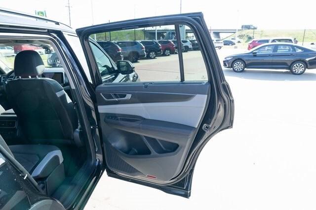 new 2025 Volkswagen Atlas car, priced at $45,986