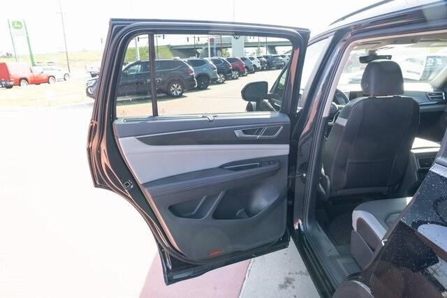new 2025 Volkswagen Atlas car, priced at $45,986