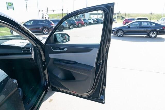 new 2025 Volkswagen Atlas car, priced at $45,986