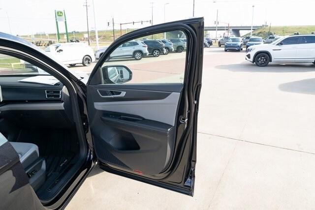 new 2026 Volkswagen Atlas Cross Sport car, priced at $49,192