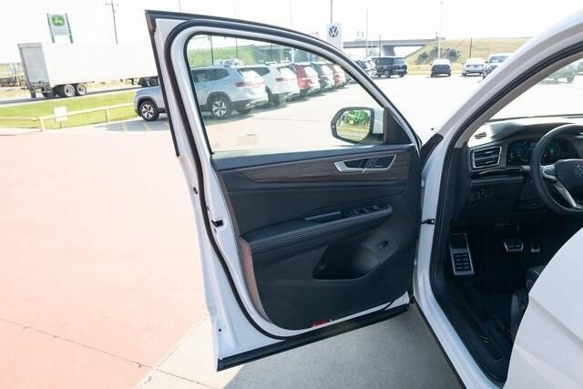 new 2026 Volkswagen Atlas car, priced at $55,286