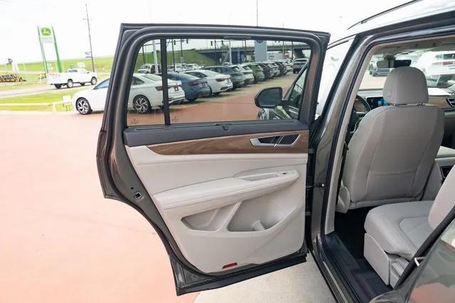 new 2025 Volkswagen Atlas car, priced at $46,751