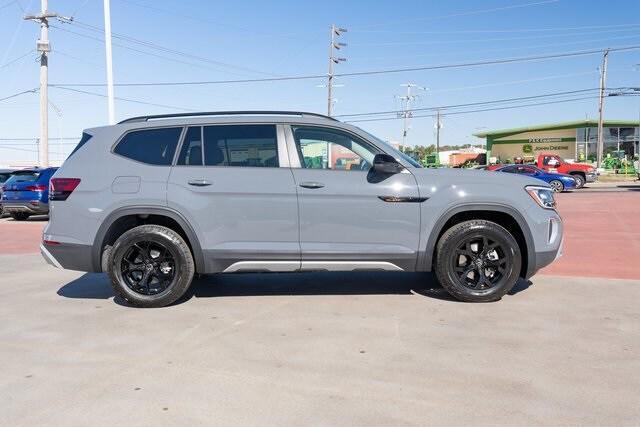 new 2025 Volkswagen Atlas car, priced at $49,608