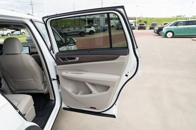 new 2025 Volkswagen Atlas car, priced at $55,383