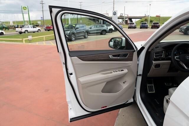 new 2025 Volkswagen Atlas car, priced at $55,383