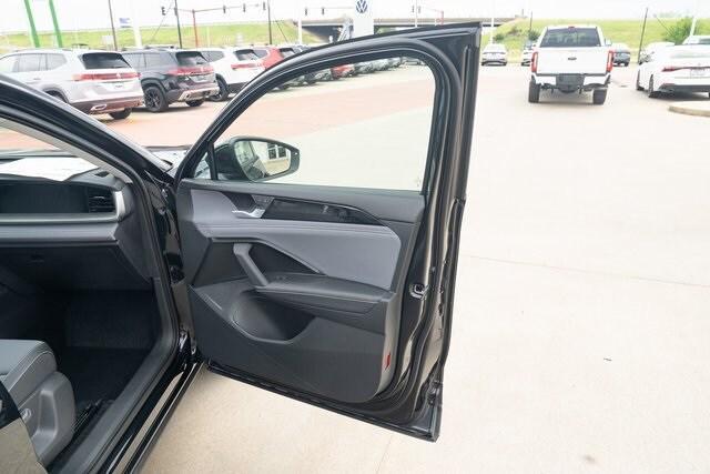 new 2025 Volkswagen Tiguan car, priced at $32,684