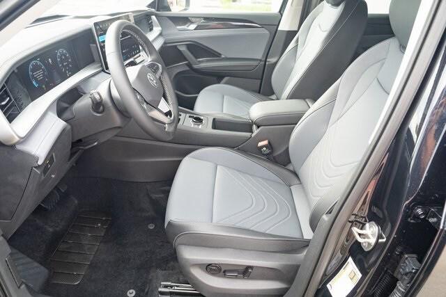 new 2025 Volkswagen Tiguan car, priced at $32,684
