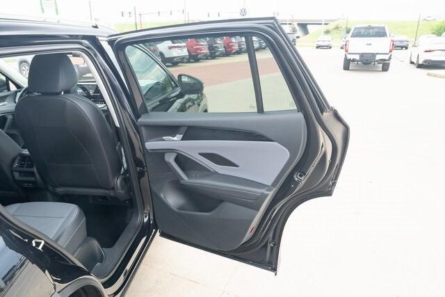 new 2025 Volkswagen Tiguan car, priced at $32,684