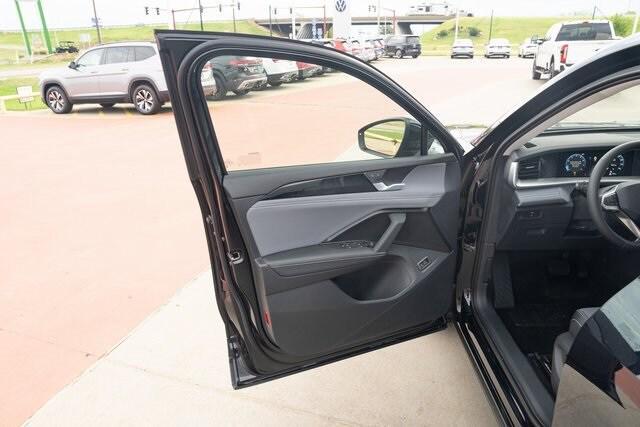 new 2025 Volkswagen Tiguan car, priced at $32,684