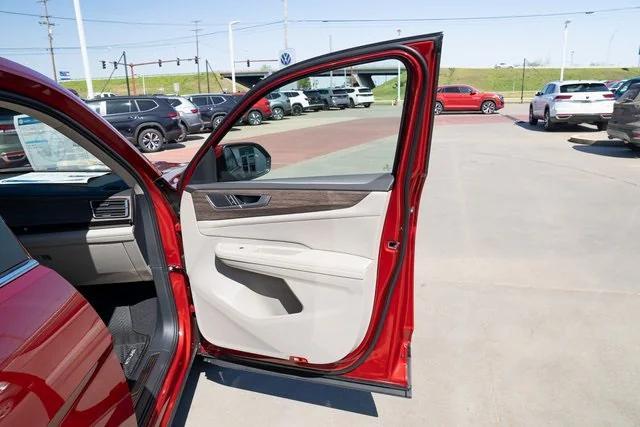 new 2025 Volkswagen Atlas car, priced at $50,444