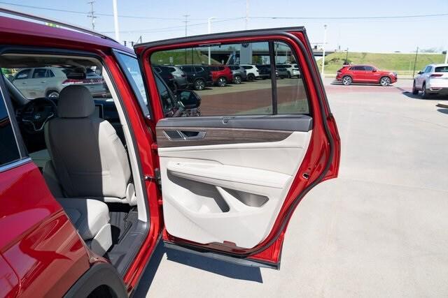 new 2025 Volkswagen Atlas car, priced at $50,444