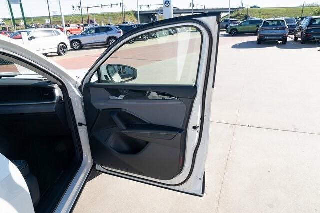 new 2025 Volkswagen Tiguan car, priced at $33,958