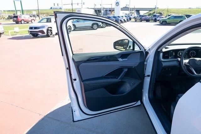 new 2025 Volkswagen Tiguan car, priced at $33,958