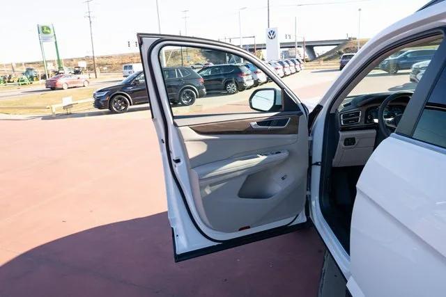 new 2025 Volkswagen Atlas car, priced at $45,520