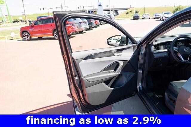 new 2025 Volkswagen Tiguan car, priced at $35,176
