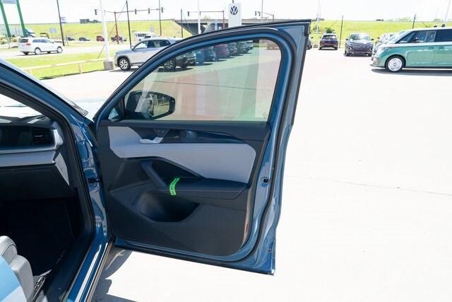 new 2025 Volkswagen Tiguan car, priced at $40,226