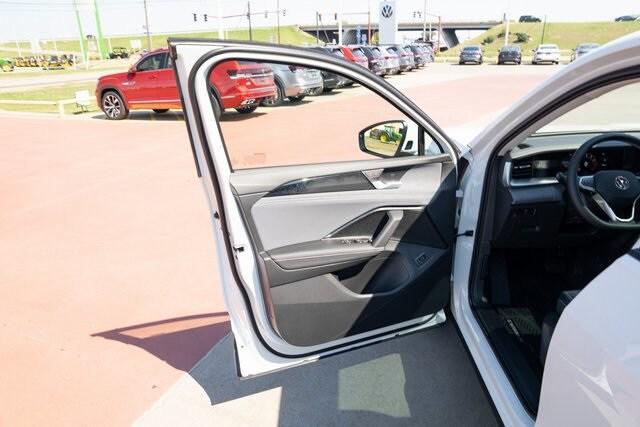 new 2025 Volkswagen Tiguan car, priced at $33,958