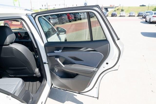 new 2025 Volkswagen Tiguan car, priced at $33,958