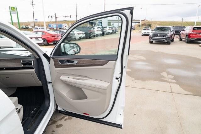 new 2025 Volkswagen Atlas car, priced at $56,311