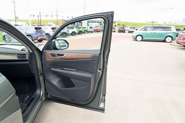 new 2025 Volkswagen Atlas car, priced at $47,588