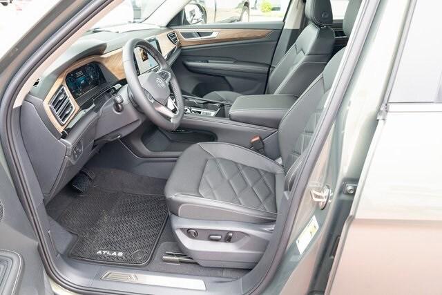 new 2025 Volkswagen Atlas car, priced at $47,588