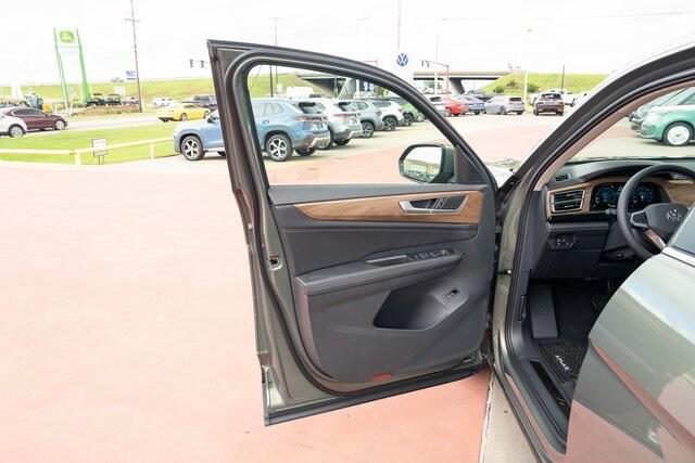 new 2025 Volkswagen Atlas car, priced at $47,588