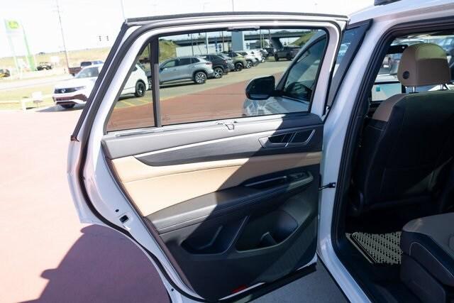 new 2026 Volkswagen Atlas Cross Sport car, priced at $43,589