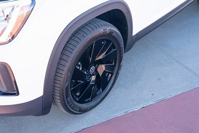 new 2026 Volkswagen Atlas Cross Sport car, priced at $43,589