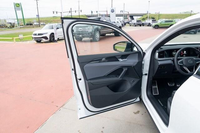 new 2026 Volkswagen Tiguan car, priced at $40,356