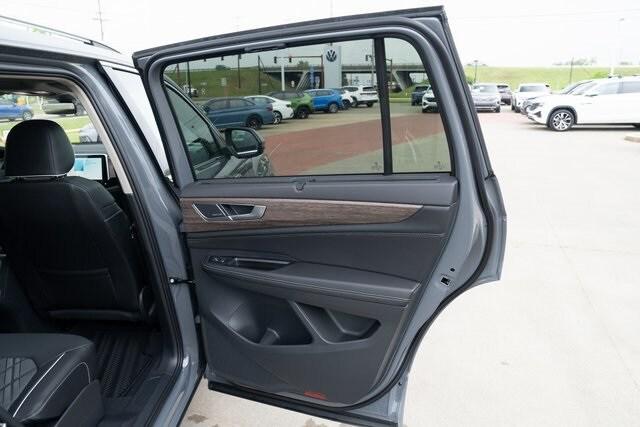 new 2025 Volkswagen Atlas car, priced at $54,684
