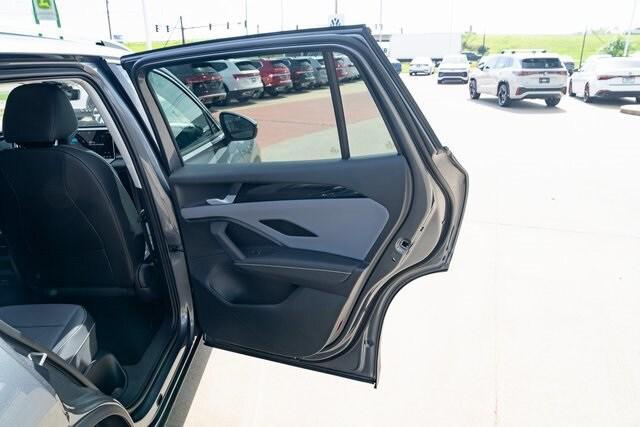 new 2025 Volkswagen Tiguan car, priced at $32,187